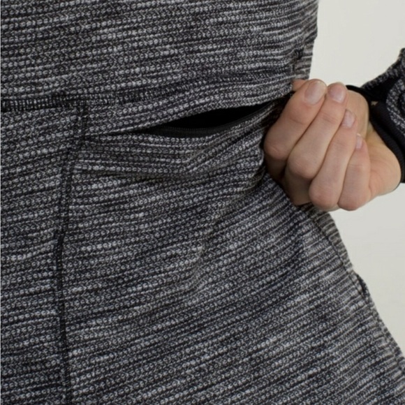 Lululemon Base Runner 1/2 Zip Pullover in Herringbone Pattern. Size 6. - Picture 5 of 10